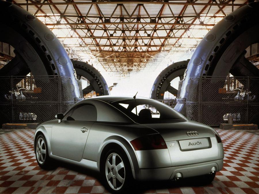  Audi TT Coupe Concept 1995 года  (фото 2 из 3)